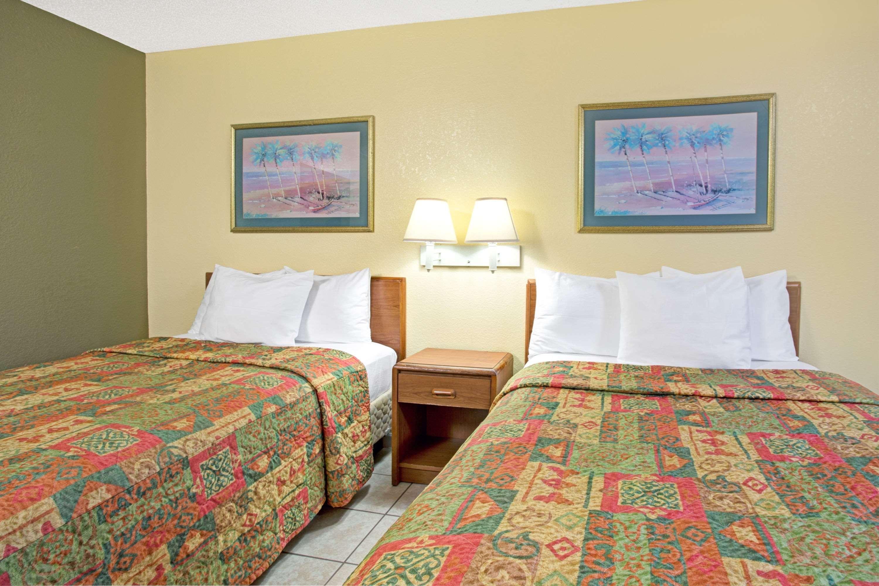 Days Inn By Wyndham Cocoa Cruiseport West At I-95/524 Екстериор снимка