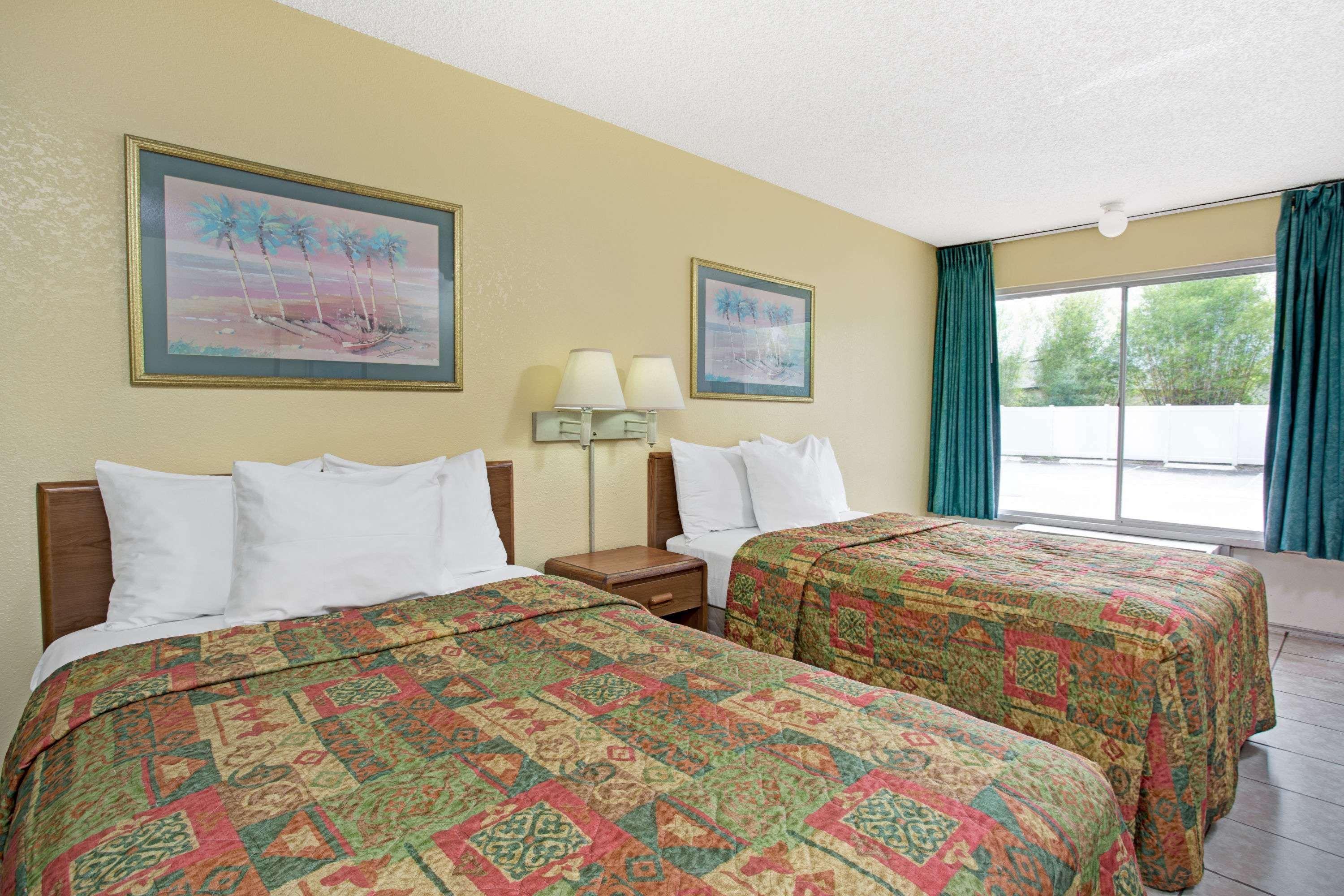 Days Inn By Wyndham Cocoa Cruiseport West At I-95/524 Екстериор снимка
