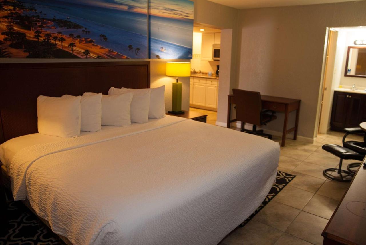 Days Inn By Wyndham Cocoa Cruiseport West At I-95/524 Екстериор снимка