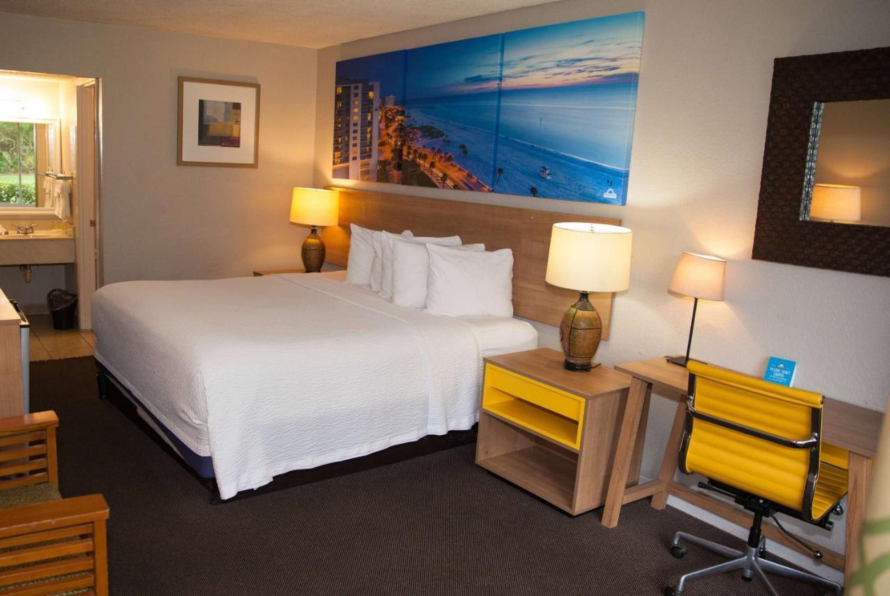 Days Inn By Wyndham Cocoa Cruiseport West At I-95/524 Екстериор снимка
