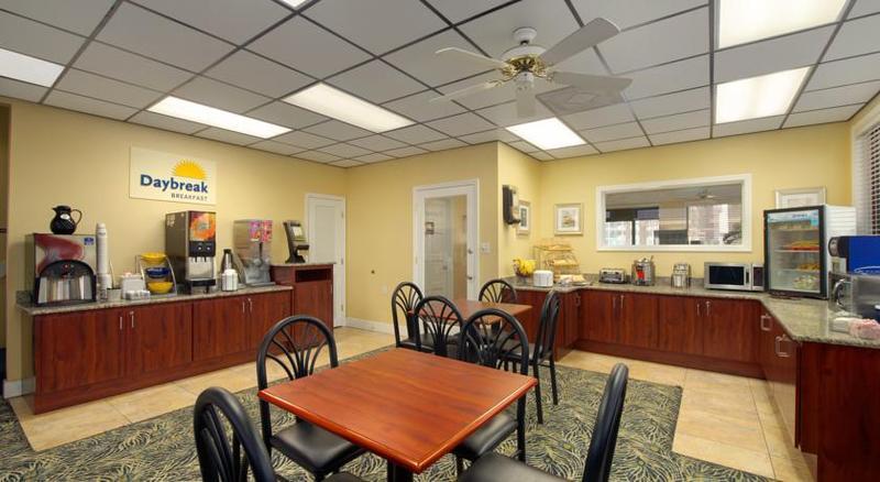 Days Inn By Wyndham Cocoa Cruiseport West At I-95/524 Екстериор снимка