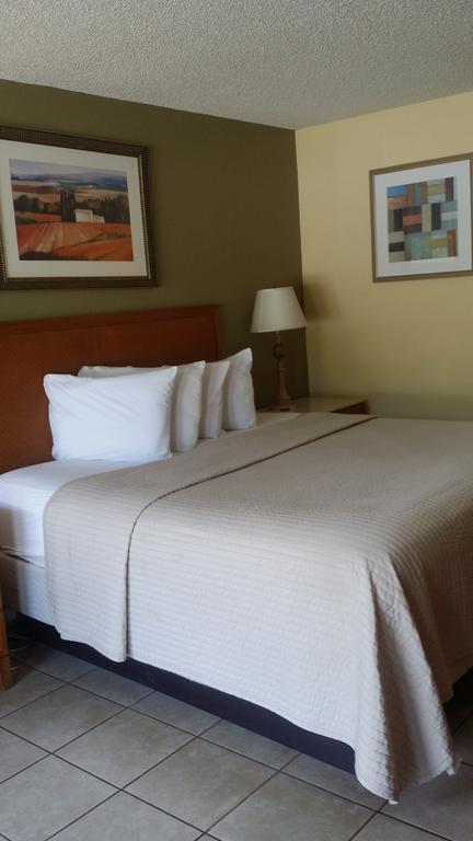Days Inn By Wyndham Cocoa Cruiseport West At I-95/524 Екстериор снимка